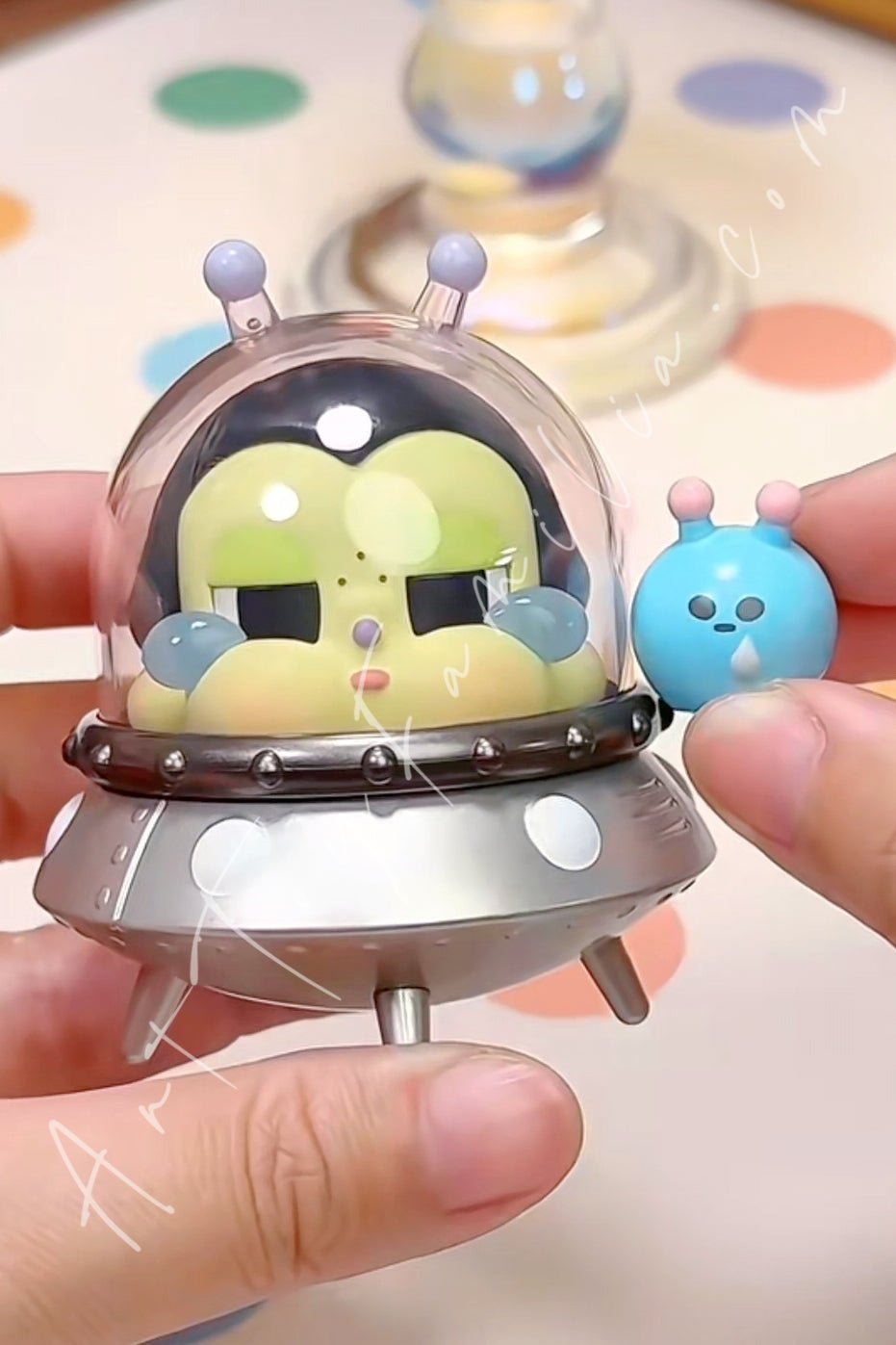 crybaby-crying-to-the-moon-series-POP Mart Crybaby