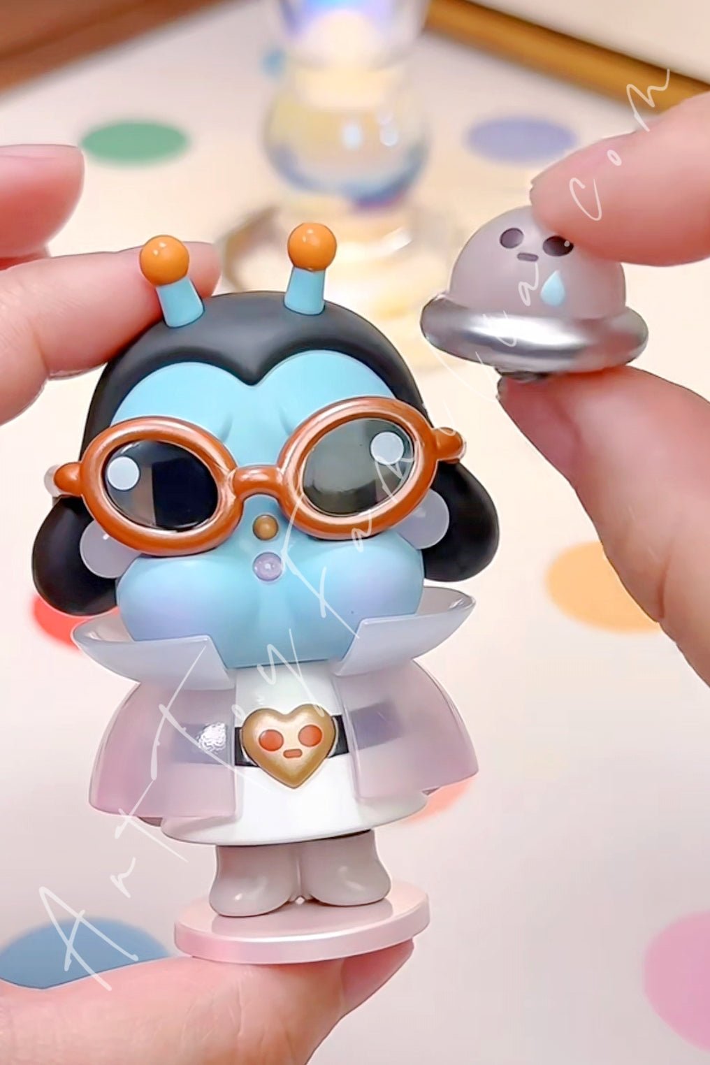 crybaby-crying-to-the-moon-series-POP Mart Crybaby