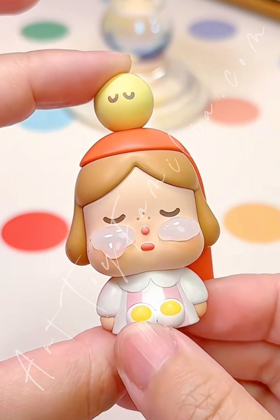 crybaby-crying-to-the-moon-sitting-series-POP Mart Crybaby