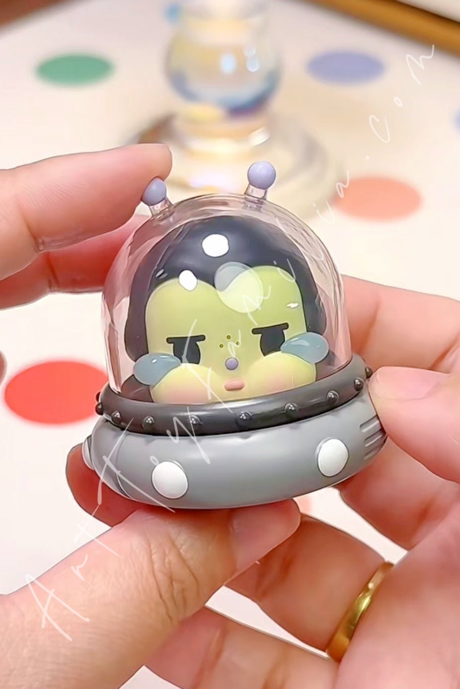 crybaby-crying-to-the-moon-sitting-series-POP Mart Crybaby
