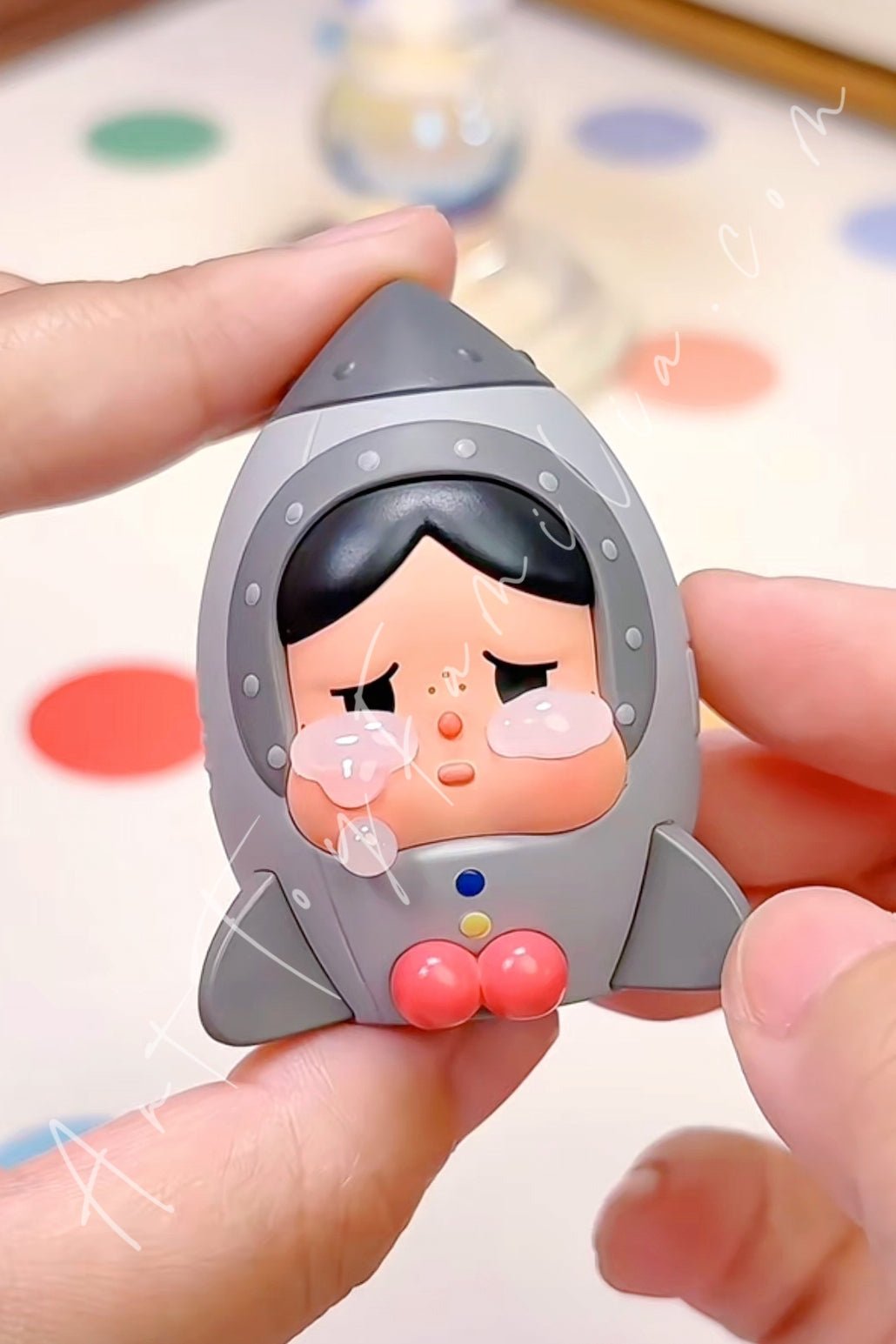 crybaby-crying-to-the-moon-sitting-series-POP Mart Crybaby
